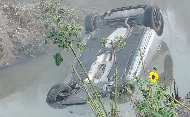 Localizan vehículo volcado con un hombre sin vida en el Río Santiago Localizan vehículo volcado con un hombre sin vida en el Río Santiago