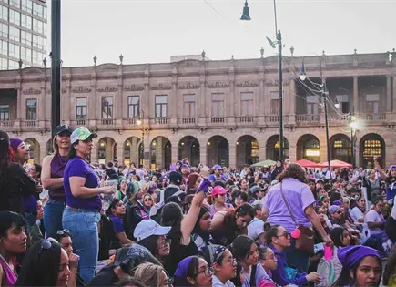 Marcha por el d&iacute;a de la mujer inicia en Alameda