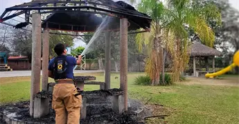 Queman la palapa del campo de San Antonio