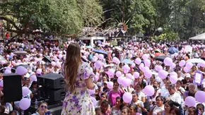 Ruth González encabeza marcha 8M en Axtla