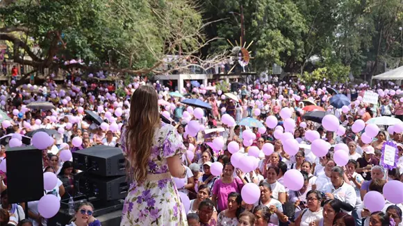 Ruth González encabeza marcha 8M en Axtla Ruth González encabeza marcha 8M en Axtla