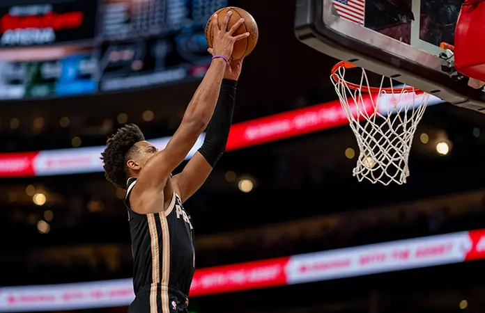 Triunfan Hawks ante Sixers