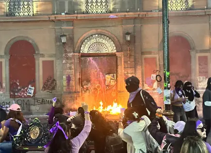 Alrededor de 10 mil mujeres marchan en San Luis Potos&iacute; por el 8 de marzo