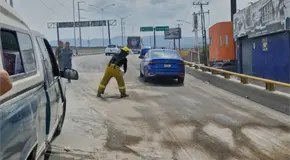 Choque en Perif&eacute;rico provoca derrame de di&eacute;sel