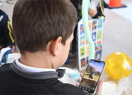 Propone prohibir acceso de menores de 16 a&ntilde;os a redes sociales