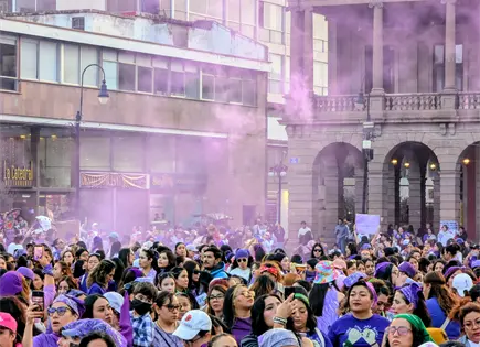 Marcha 8M termina con intervención en UASLP Marcha 8M termina con intervención en UASLP
