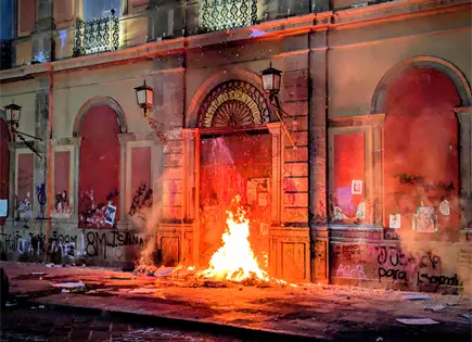 Marcha 8M termina con intervenci&oacute;n en UASLP