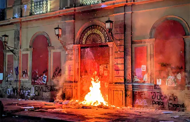 Marcha 8M termina con intervención en UASLP Marcha 8M termina con intervención en UASLP