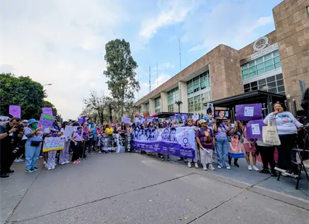 Marcha conmemorativa del 8M llega a Fiscalía Marcha conmemorativa del 8M llega a Fiscalía
