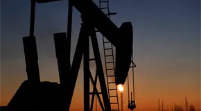 Ataques de EU e Israel a Ir&aacute;n elevan riesgo en petr&oacute;leo