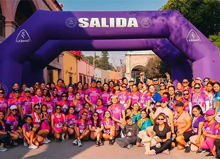 Celebran carrera Juntas y Fuertes