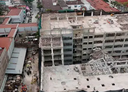 Colapso de edificio en demolici&oacute;n alarma a vecinos en CDMX