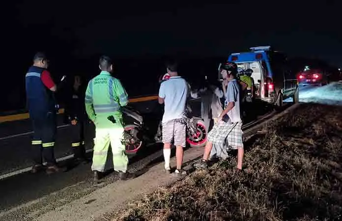 Dos motociclistas se accidentan en carretera