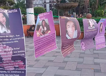 F&eacute;minas colocaron pancartas denostando contra funcionarios