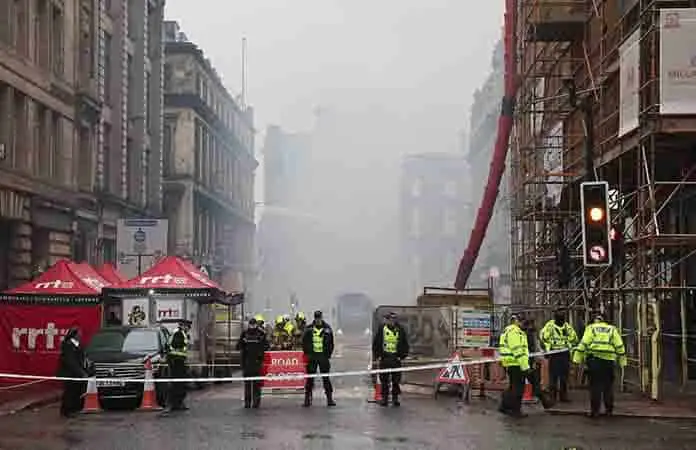 Fuego destruye ic&oacute;nico edificio en Glasgow