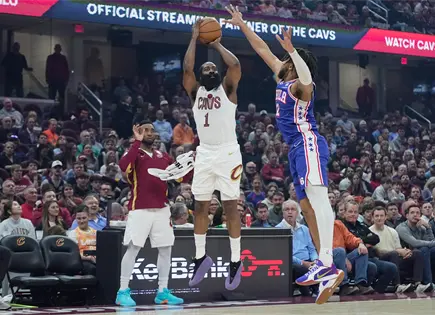 James Harden supera 29 mil puntos en triunfo de Cavaliers