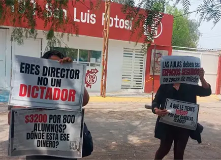 Madres protestan en el CBTis 131