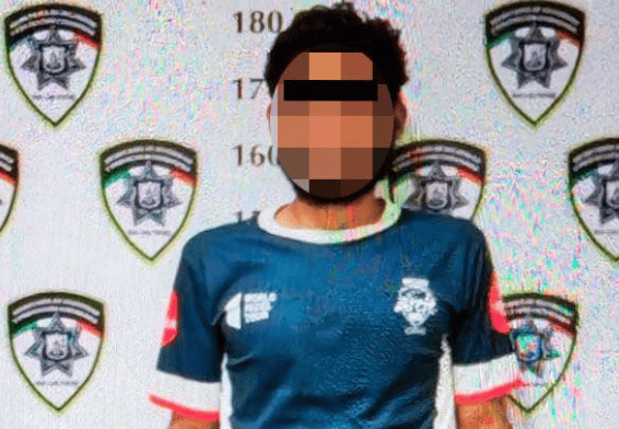 Allana pizzer&iacute;a y apedrea a polic&iacute;as en Lomas