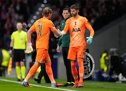 Antonin Kinsky sustituido tras errores en partido contra Atl&eacute;tico Madrid