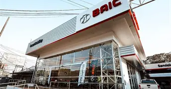 Autos chinos ajustan estrategia