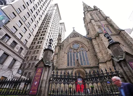 Sacerdote de Pittsburgh acusado de robar tarjetas de b&eacute;isbol