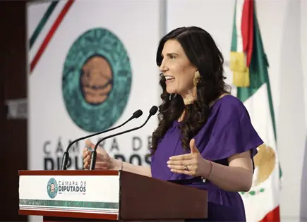 "Cabeza fr&iacute;a", pide Kenia L&oacute;pez tras rev&eacute;s a reforma electoral