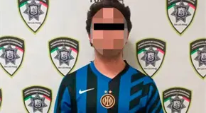 Cerca de la Facultad de Derecho, atrapan a individuo con droga 