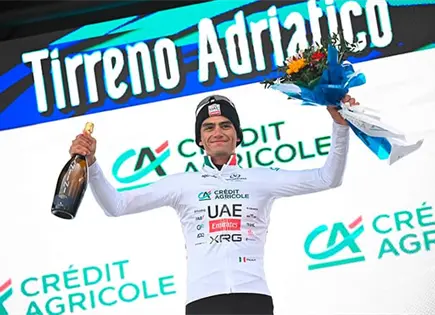 Isaac Del Toro gana etapa reina y lidera Tirreno Adri&aacute;tico