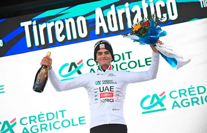Isaac Del Toro gana etapa reina y lidera Tirreno Adri&aacute;tico