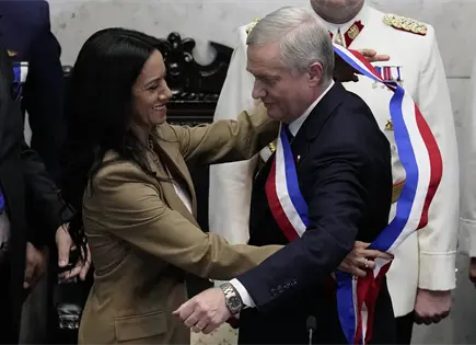Jos&eacute; Antonio Kast asume presidencia en Valpara&iacute;so con fuerte respaldo
