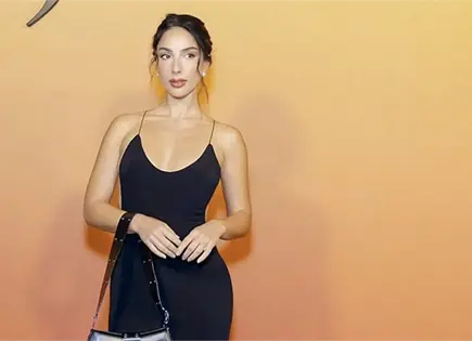 MAR&Iacute;A CHAC&Oacute;N DESLUMBRA CON VESTIDO DE ESCOTE