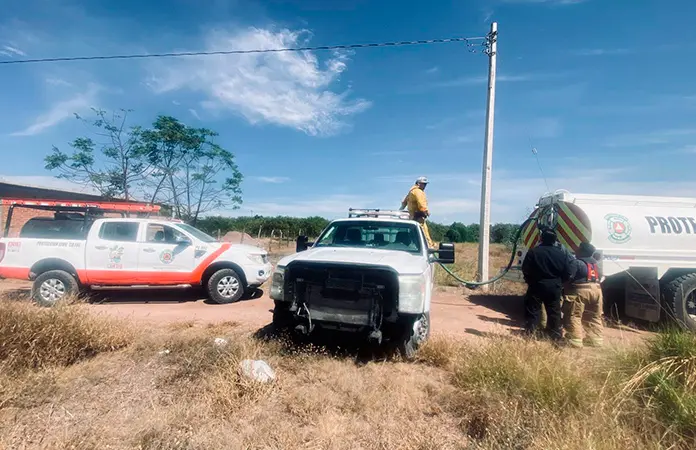 Personal de Protección Civil controla incendio