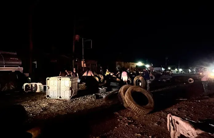 Se incendia presunto punto de huachicol en la carretera &acute;57