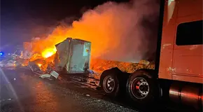 Arde un tr&aacute;iler en carambola de la &acute;57