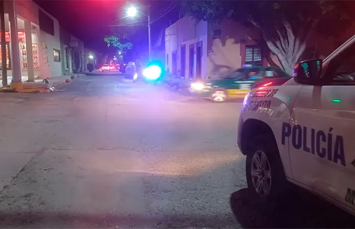 Chocan motociclistas en céntrico crucero