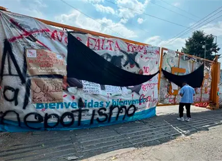 UAEM cumple diez d&iacute;as en paro por feminicidio de estudiante