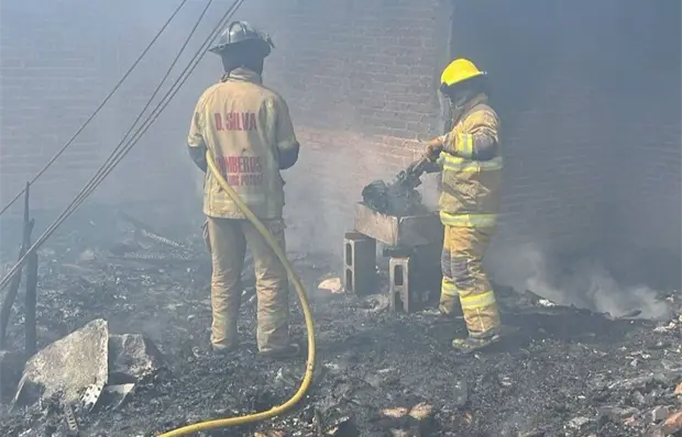 Fotos | Incendio consume vivienda en La Libertad