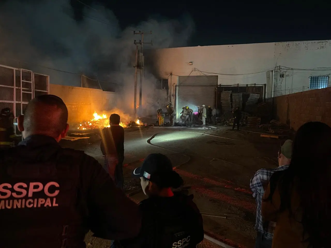 Incendio en tarimera de la colonia Salk II moviliza a bomberos