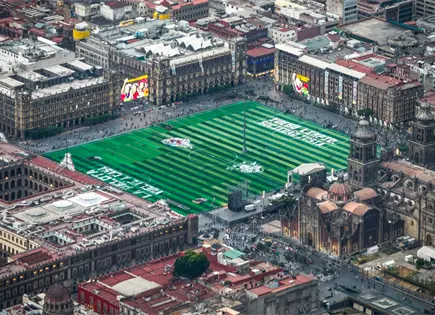 Invitan a jugar en megacancha del Z&oacute;calo