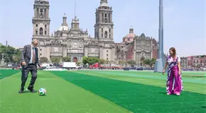 Invitan a jugar en megacancha del Z&oacute;calo