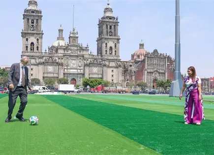 Invitan a jugar en megacancha del Z&oacute;calo