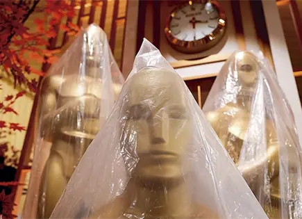 LOS OSCAR SE TI&Ntilde;EN DE OCRE Y MORADO