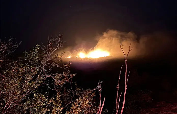 Combate Brigada Fox un incendio en Francia Chica