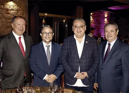 ESTUPENDA CELEBRACIÓN ESTUPENDA CELEBRACIÓN