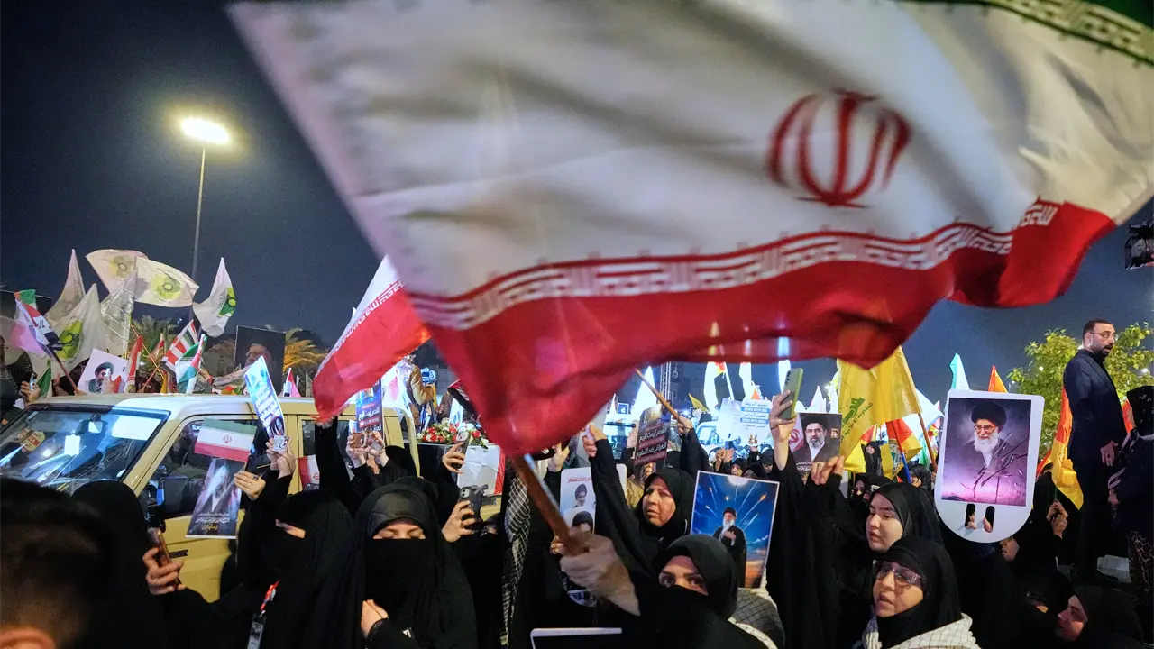 Irán advierte evacuación en puertos clave de Emiratos Árabes Unidos