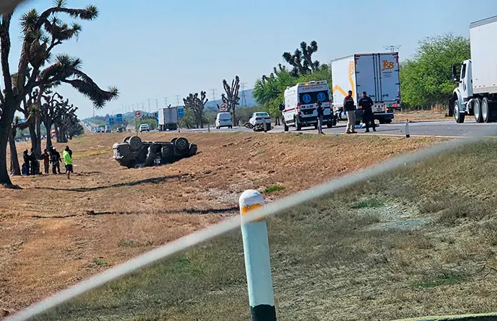 Muere motociclista al impactar con camioneta
