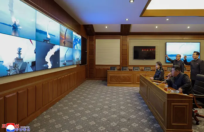 Norcorea lanzó 10 misiles al mar