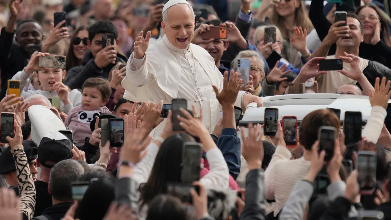 Papa León XIV se muda al apartamento papal renovado en Vaticano