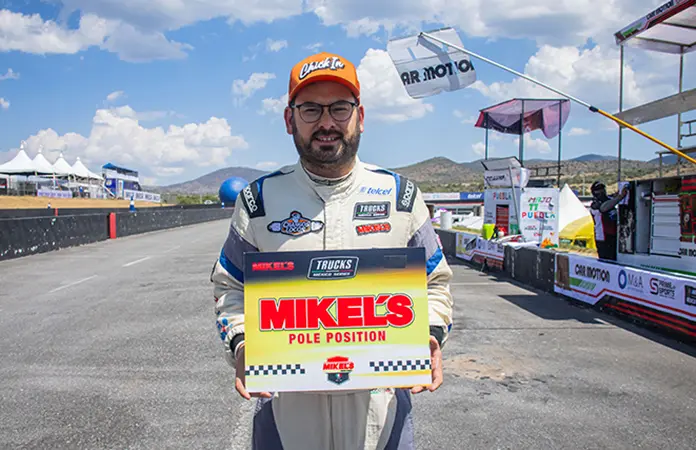 Pole position para Roberto Bob Espinoza