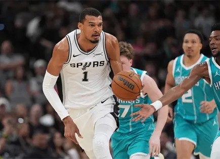 Victor Wembanyama regresa y guía victoria de Spurs en San Antonio Victor Wembanyama regresa y guía victoria de Spurs en San Antonio